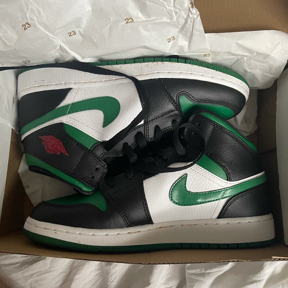 Pine green Jordan mids